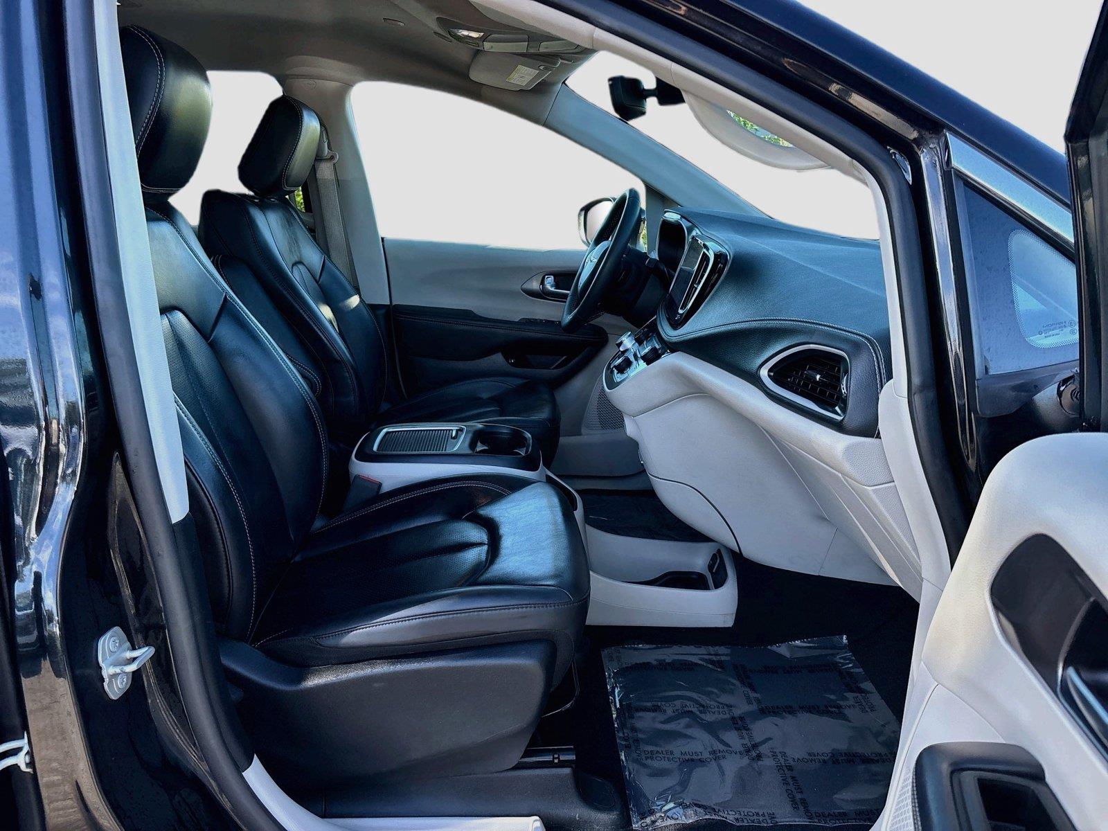 2023 Chrysler Pacifica Hybrid Touring L