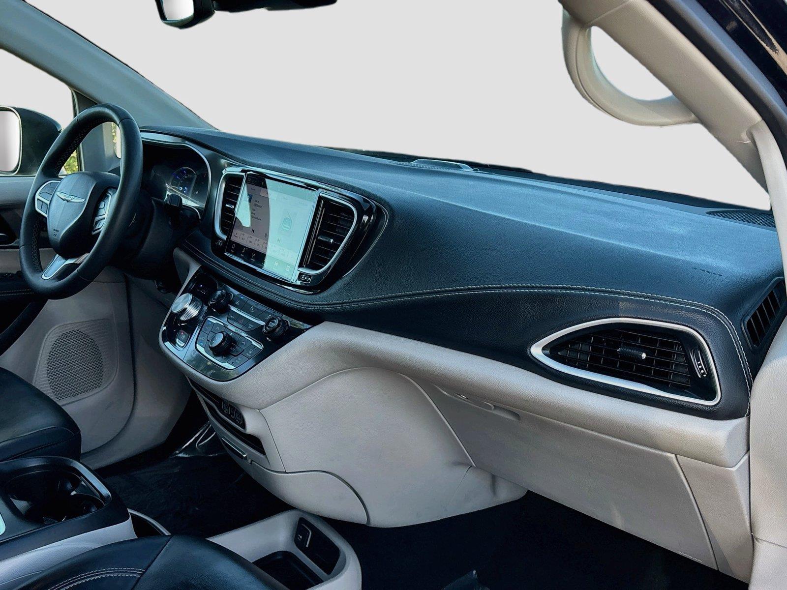 2023 Chrysler Pacifica Hybrid Touring L