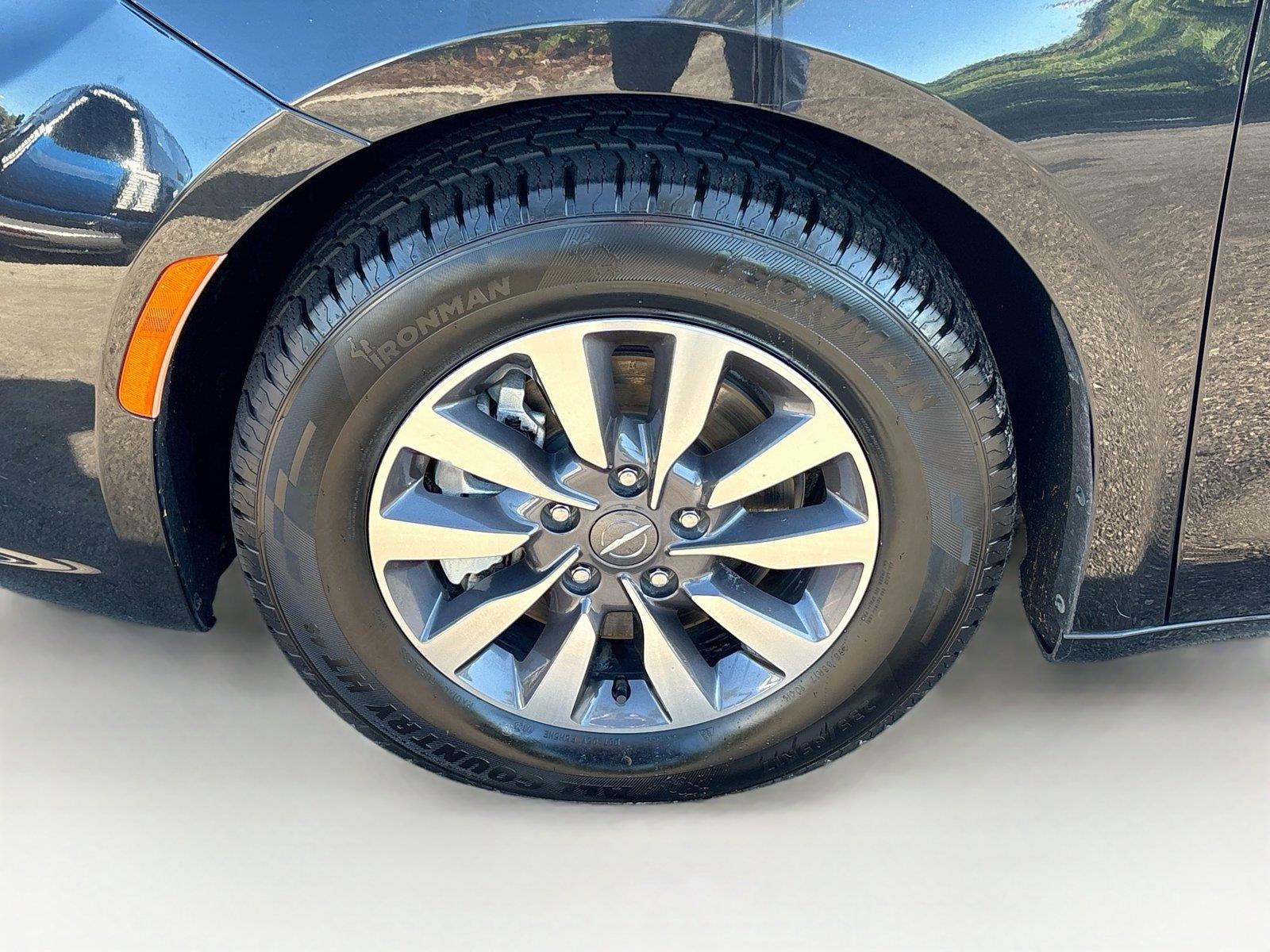 2023 Chrysler Pacifica Hybrid Touring L