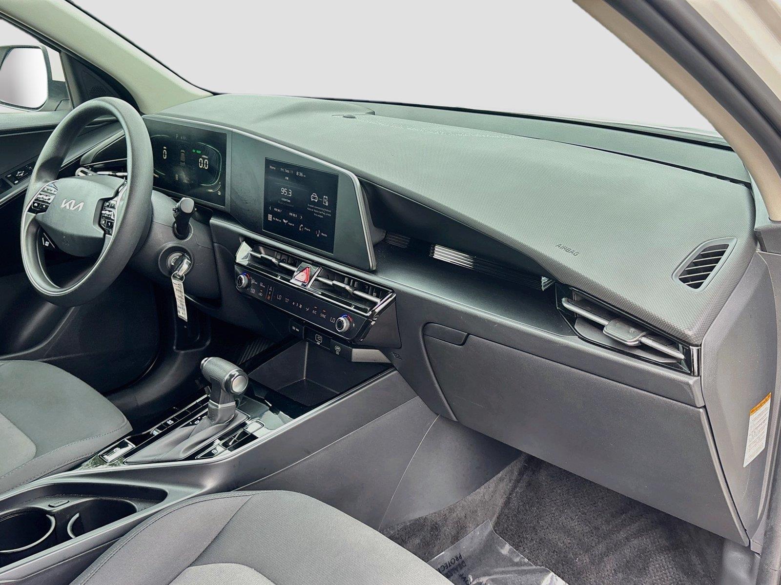 2025 KIA NIRO LX