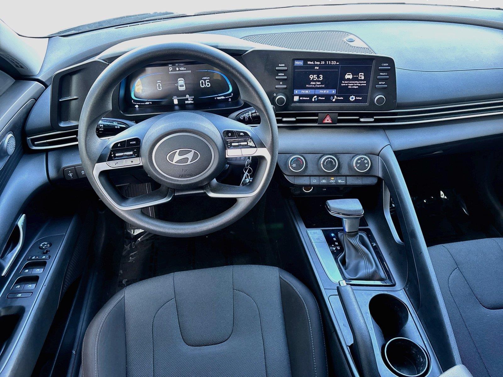 2025 Hyundai Elantra SE