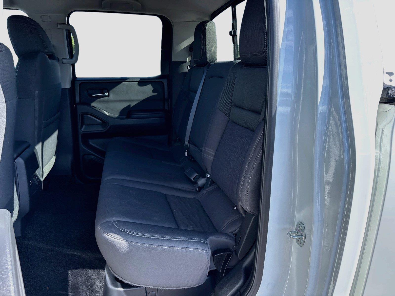 2024 Nissan Frontier SV