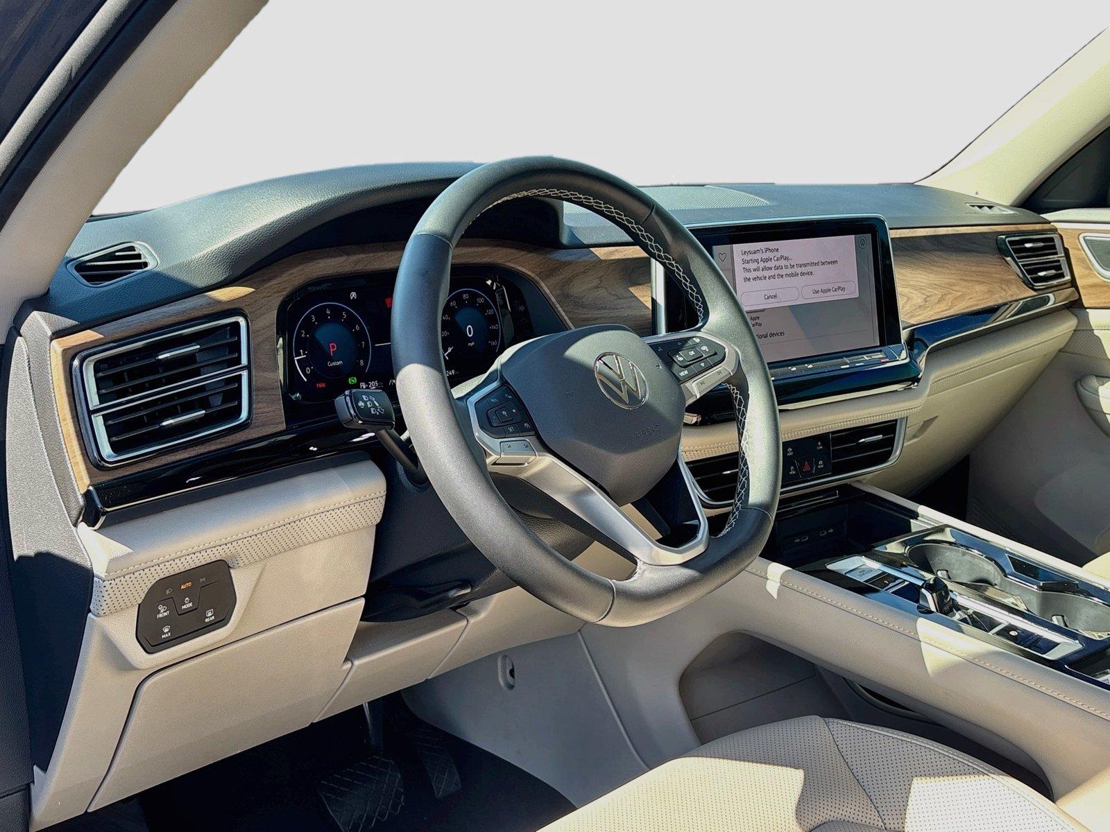2024 Volkswagen Atlas 2.0T SE w/Technology