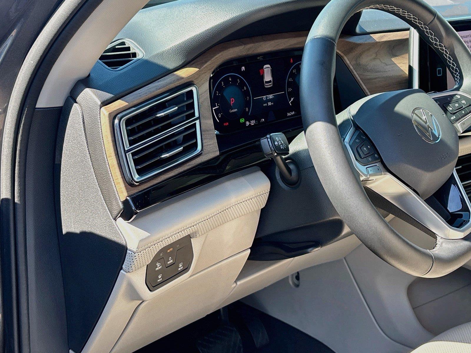 2024 Volkswagen Atlas 2.0T SE w/Technology