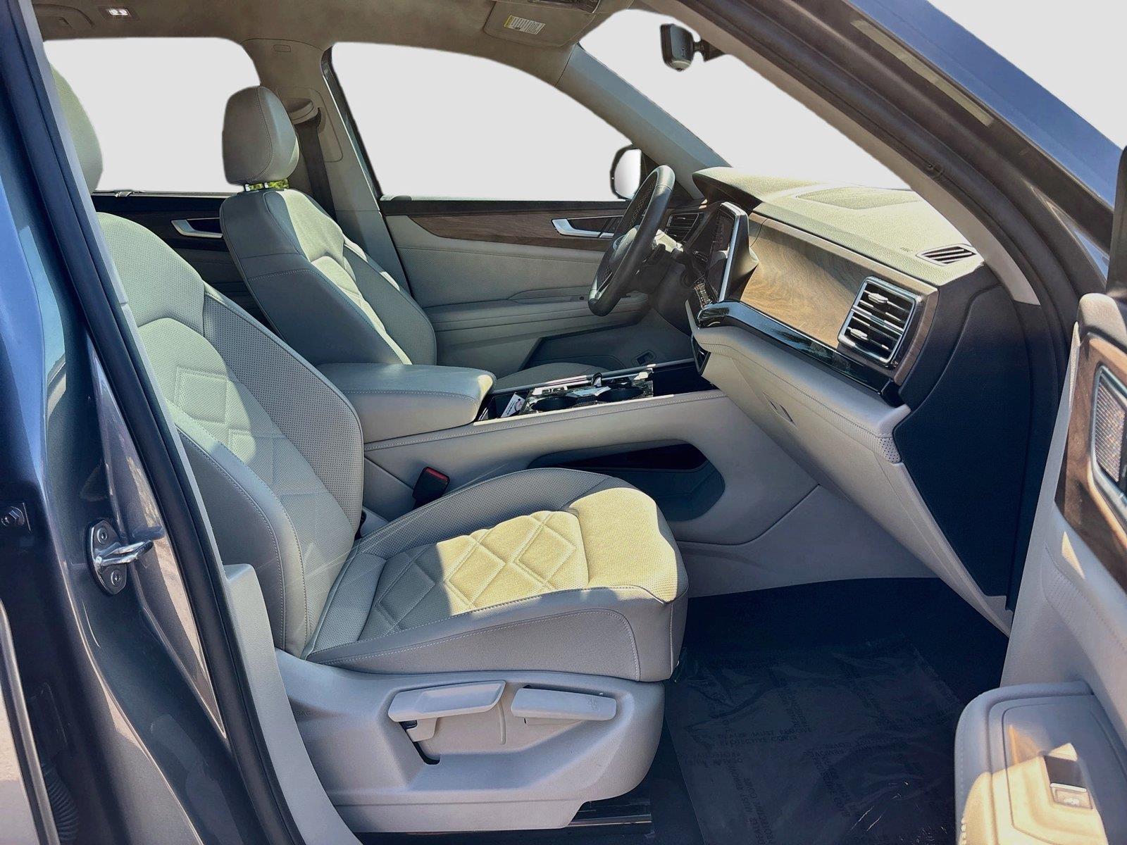 2024 Volkswagen Atlas 2.0T SE w/Technology