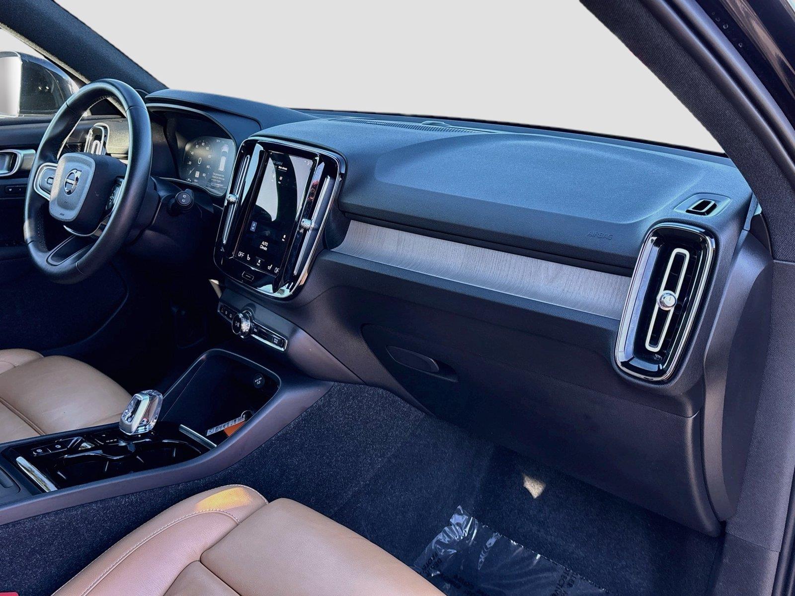 2022 Volvo XC40 Inscription