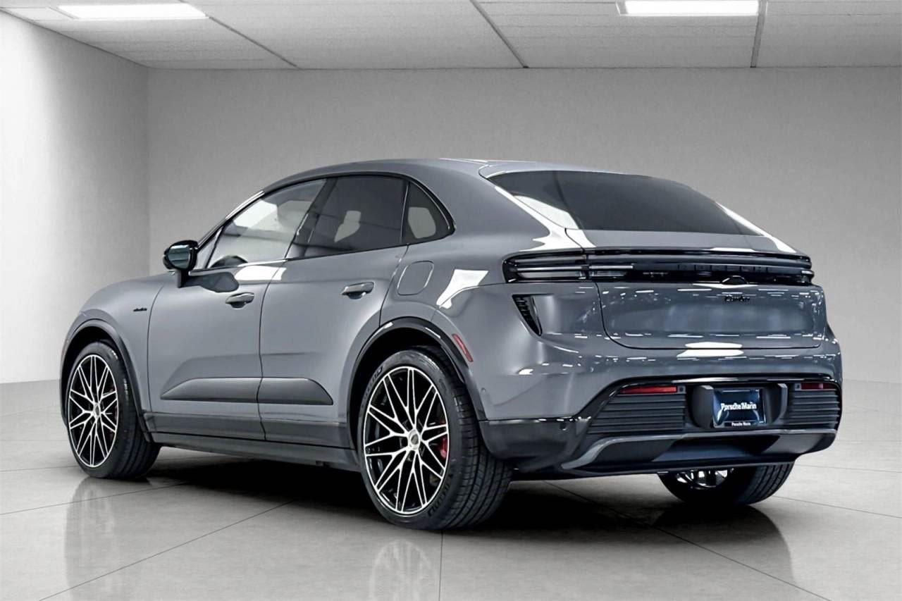 2025 Porsche Macan Turbo Electric photo 3
