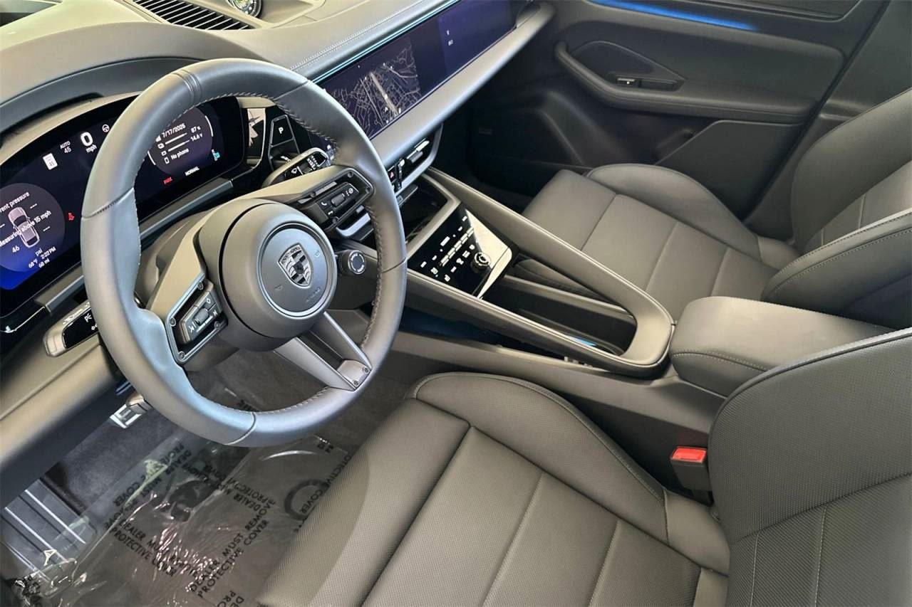 2025 Porsche Macan Turbo Electric photo 4