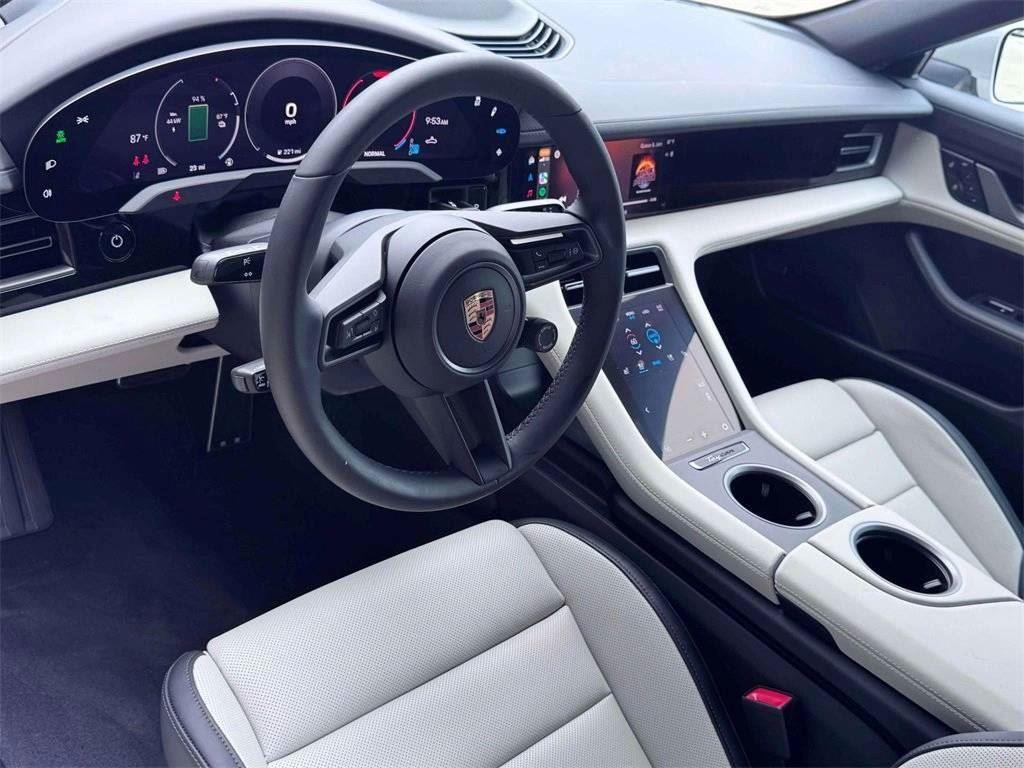 2025 Porsche Taycan 4 photo 4