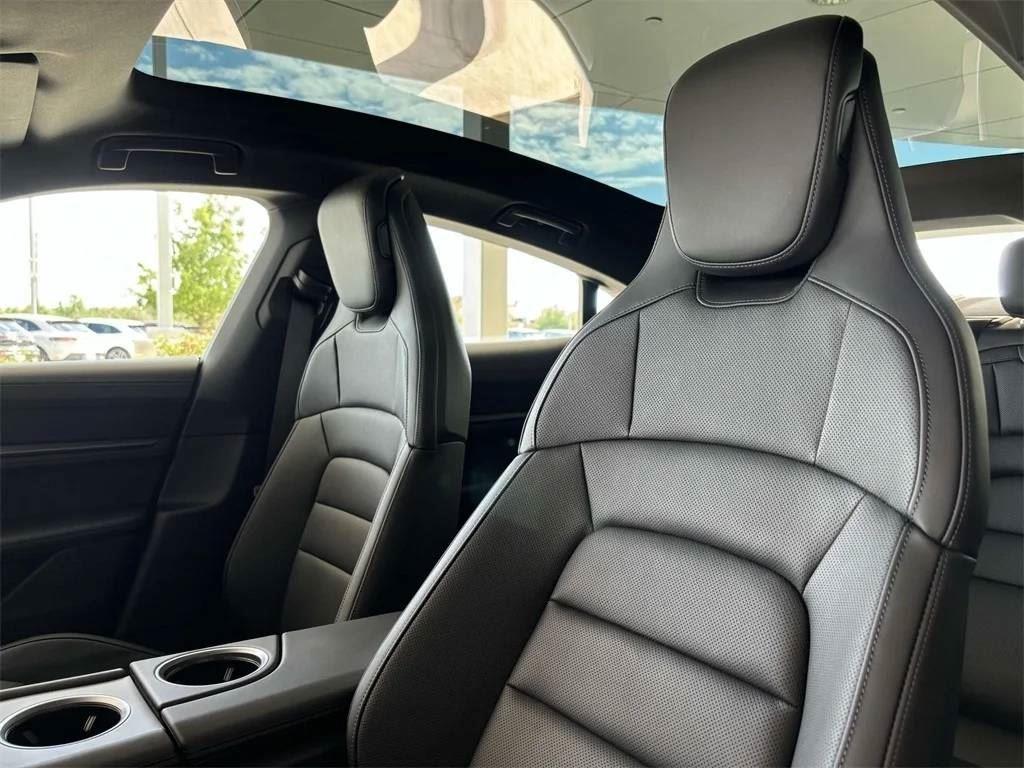2025 Porsche Taycan Base photo 4