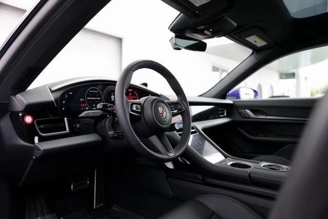 2025 Porsche Taycan 4 photo 4