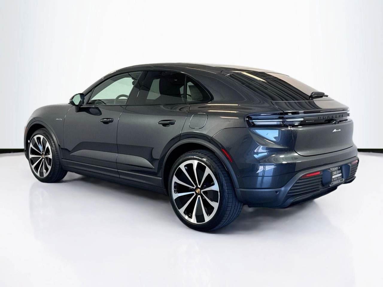2025 Porsche Macan Electric photo 3