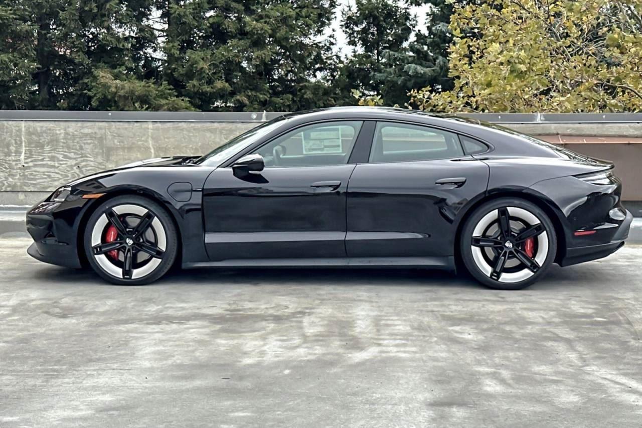 2025 Porsche Taycan 4S photo 2