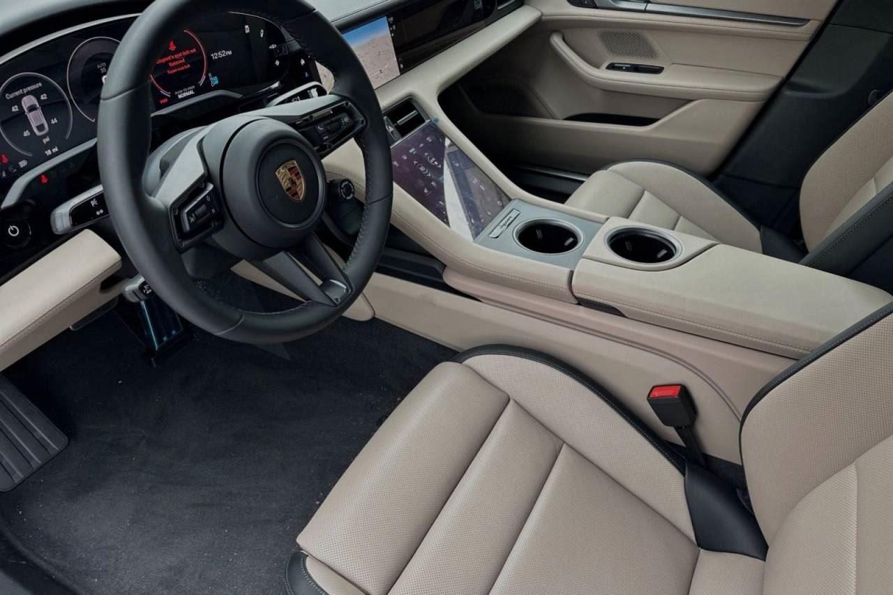 2025 Porsche Taycan 4S photo 4