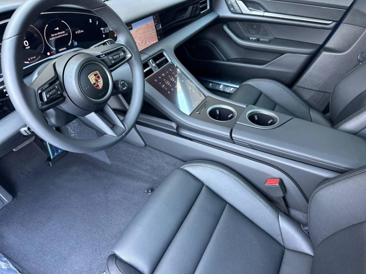 2025 Porsche Taycan 4 photo 4