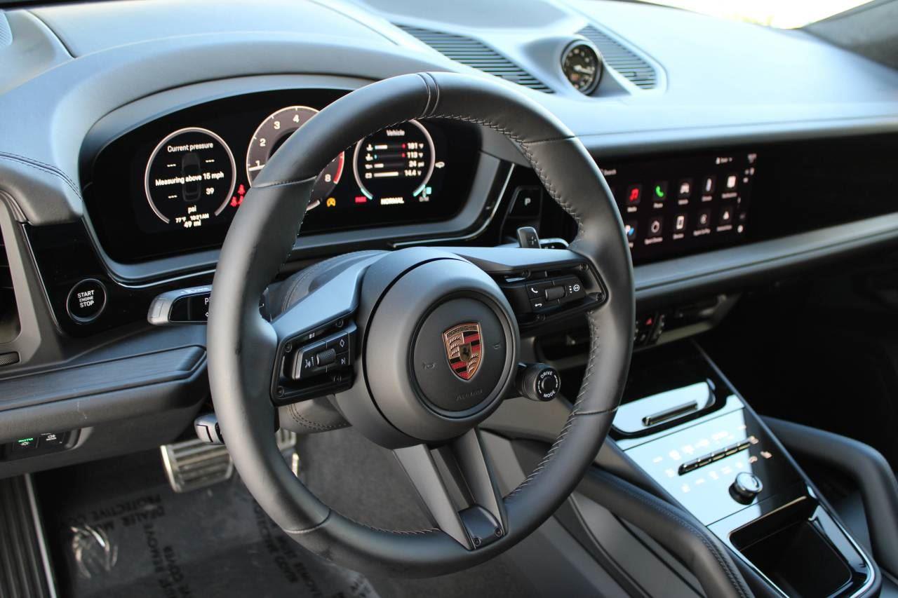 2025 Porsche Cayenne GTS Coupe photo 4