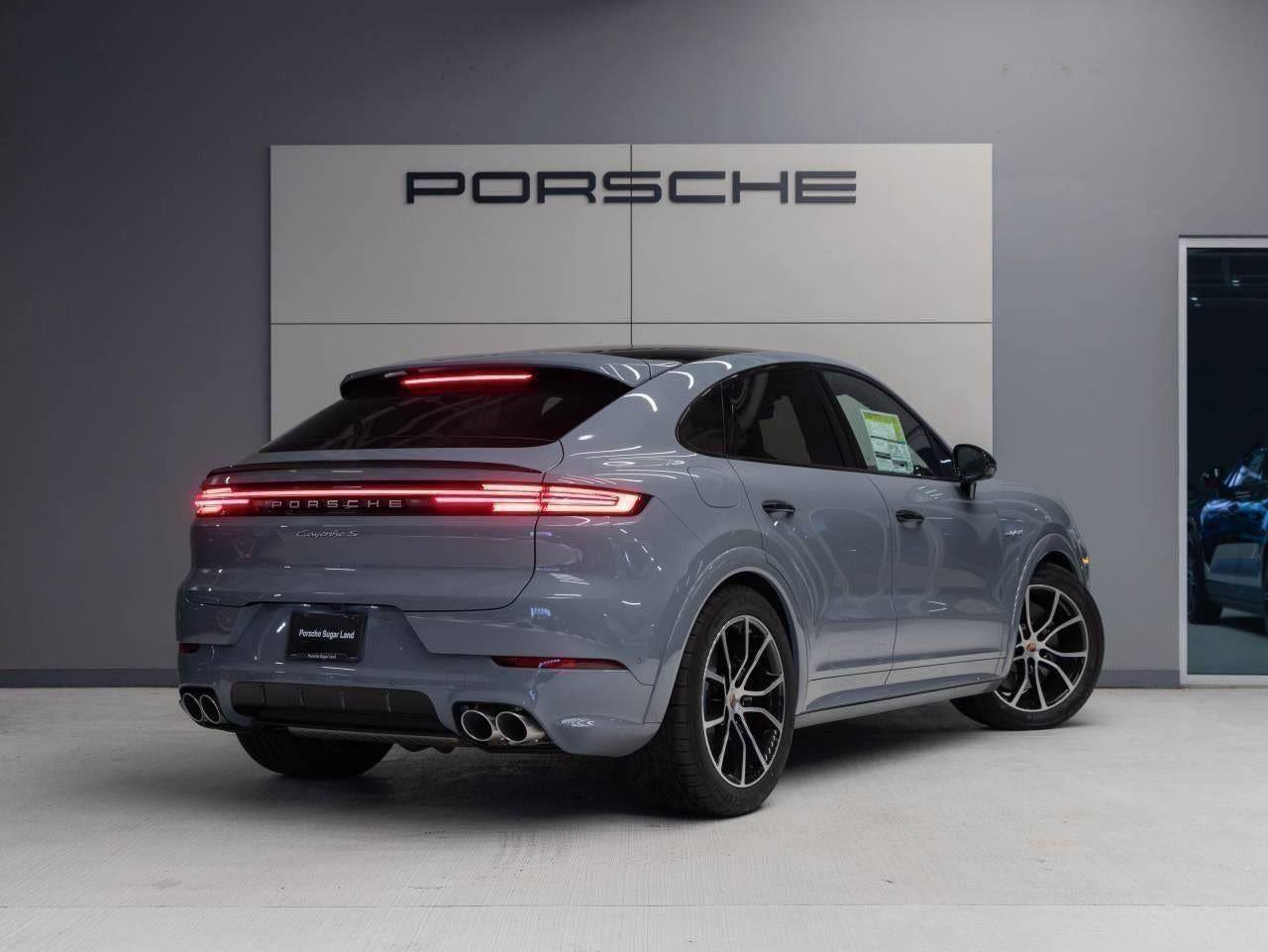 2025 Porsche Cayenne S E-Hybrid Coupe photo 2