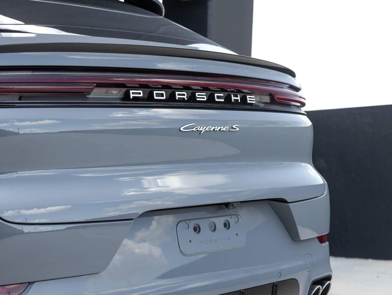 2025 Porsche Cayenne S E-Hybrid Coupe photo 3