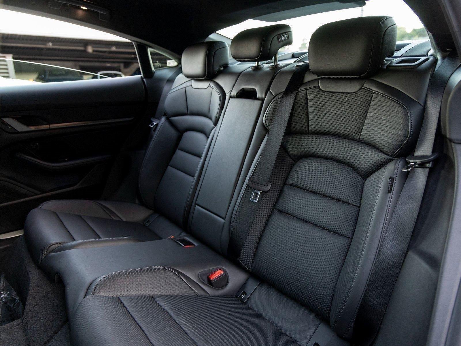 2025 Porsche Taycan photo 3