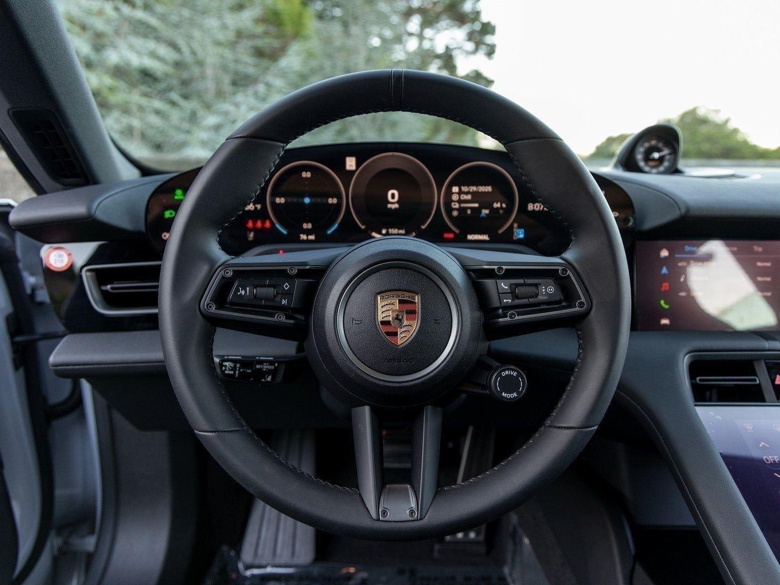 2025 Porsche Taycan photo 4