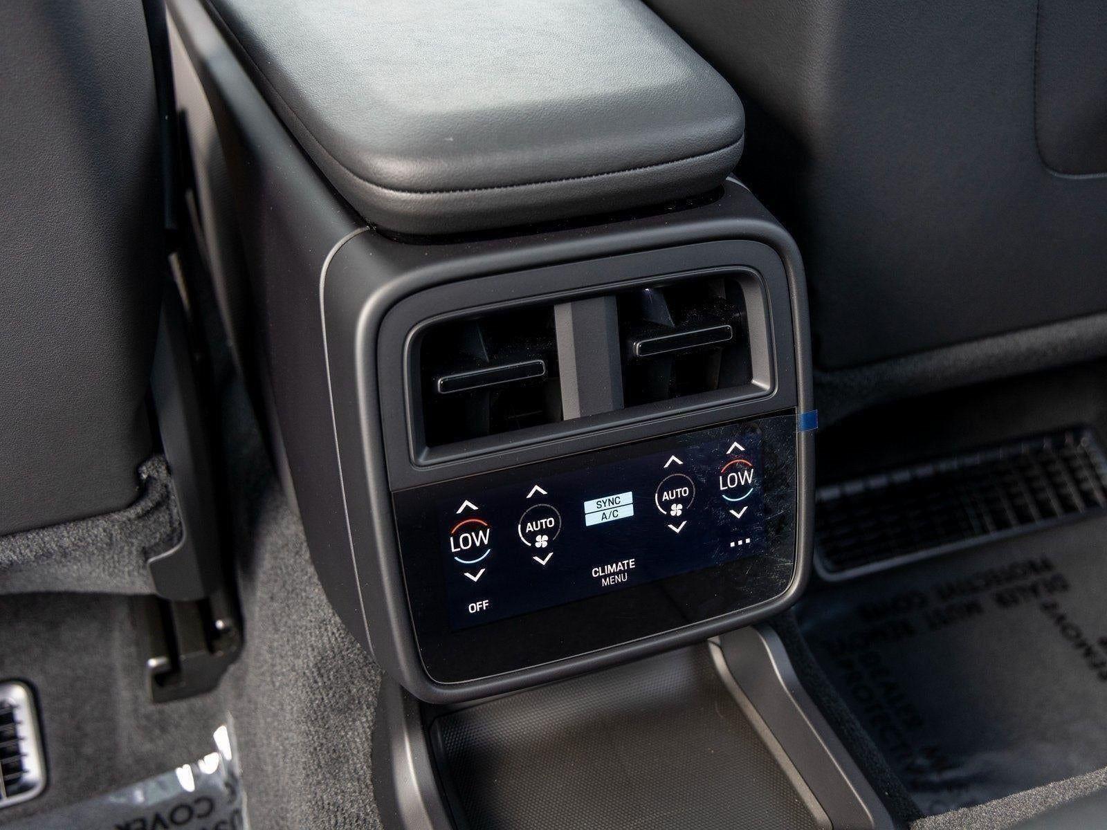 2025 Porsche Taycan photo 4