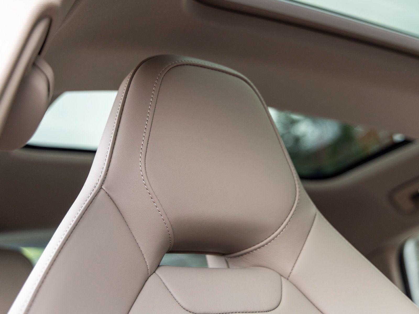 2025 Porsche Panamera 4 photo 3