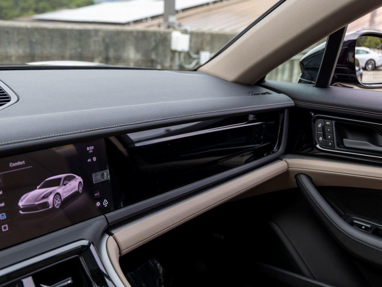 2025 Porsche Panamera 4 photo 4