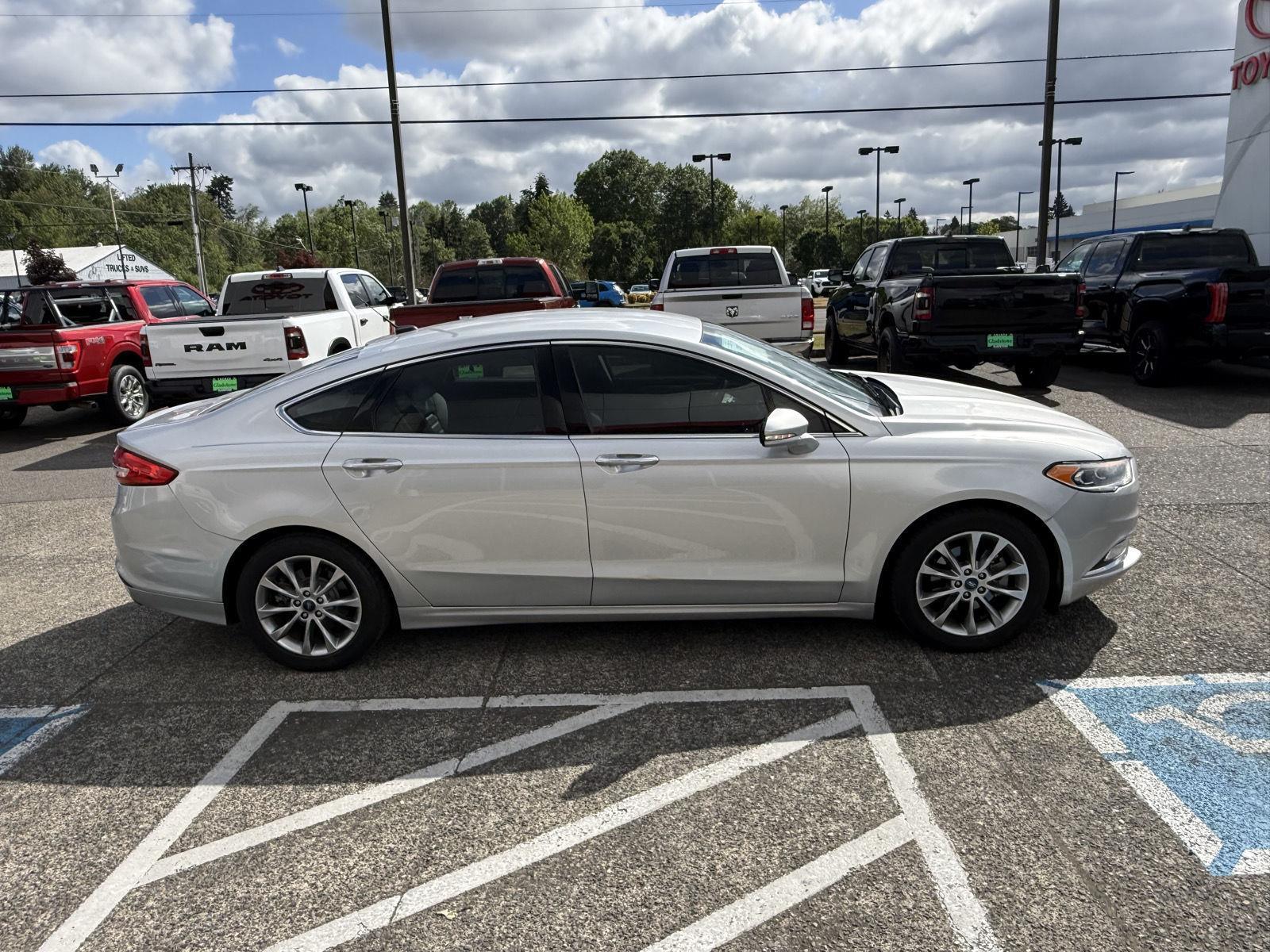 2017 Ford Fusion SE - Photo 7