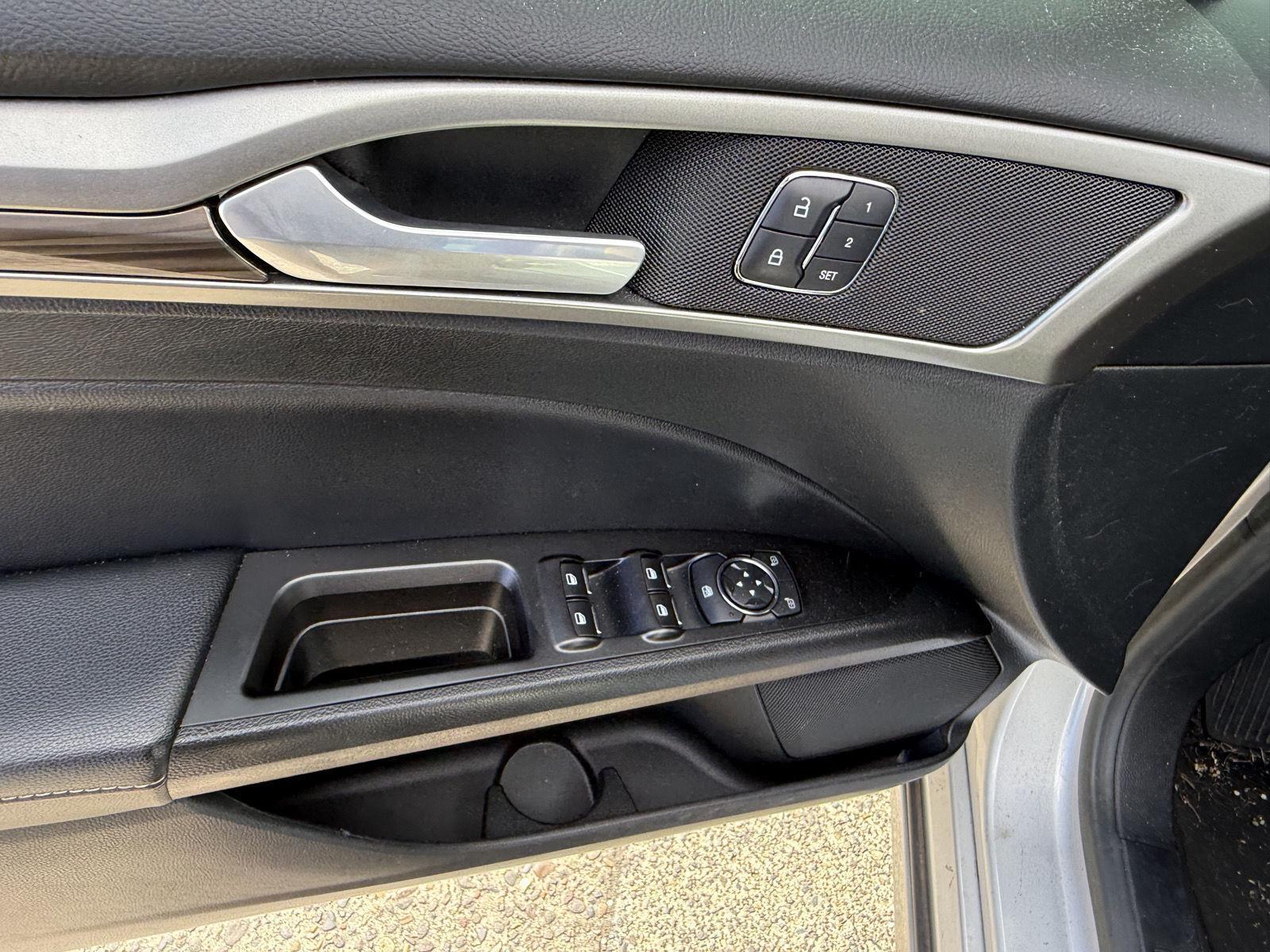 2017 Ford Fusion SE - Photo 14