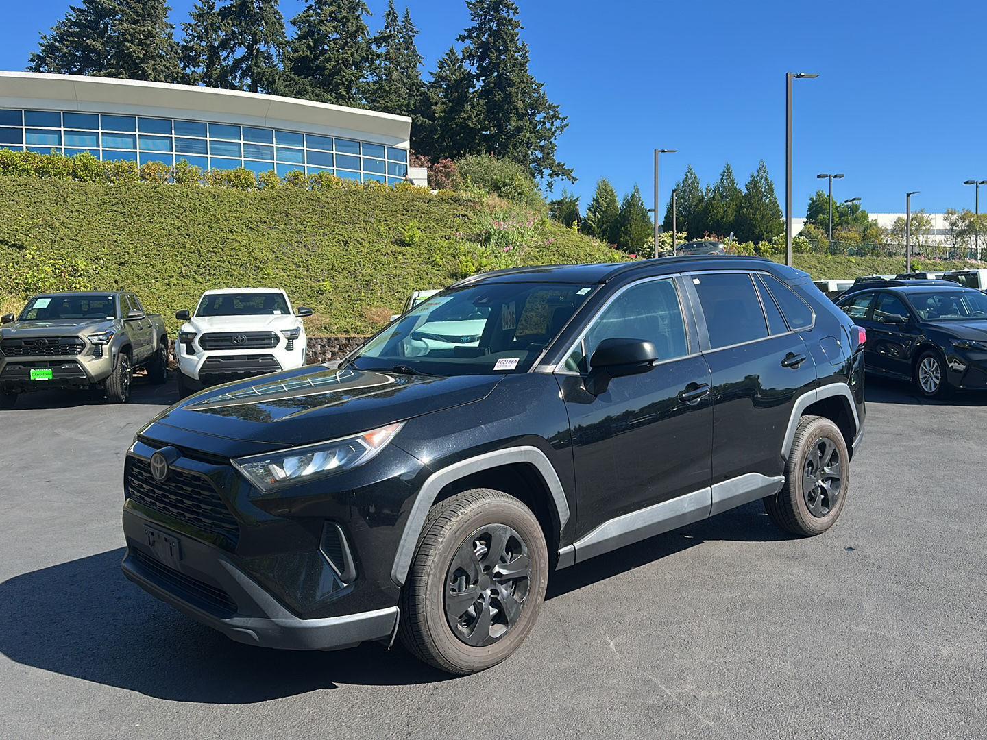 2020 Toyota RAV4 LE AWD's photo