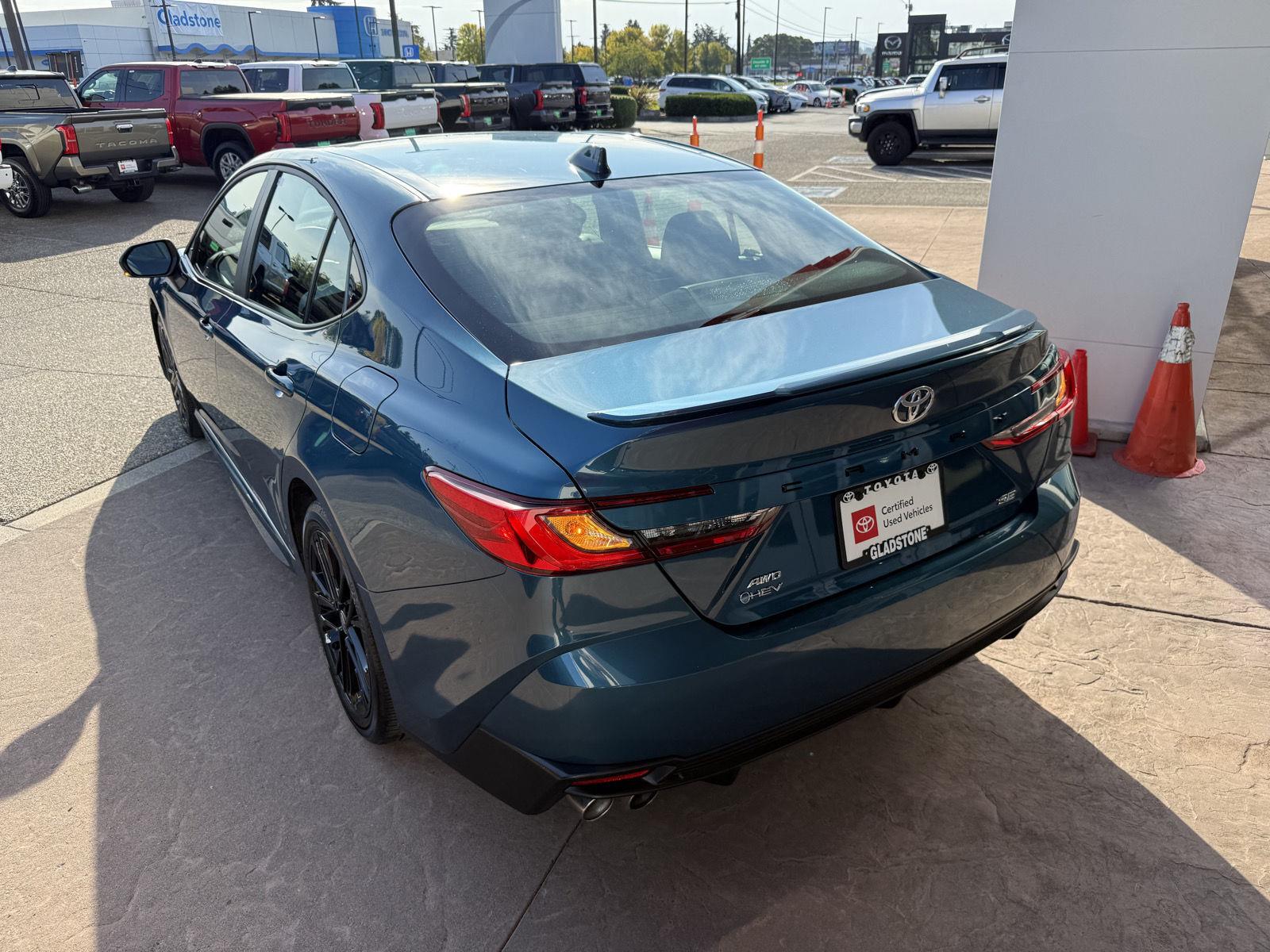 2025 Toyota Camry SE - Photo 6