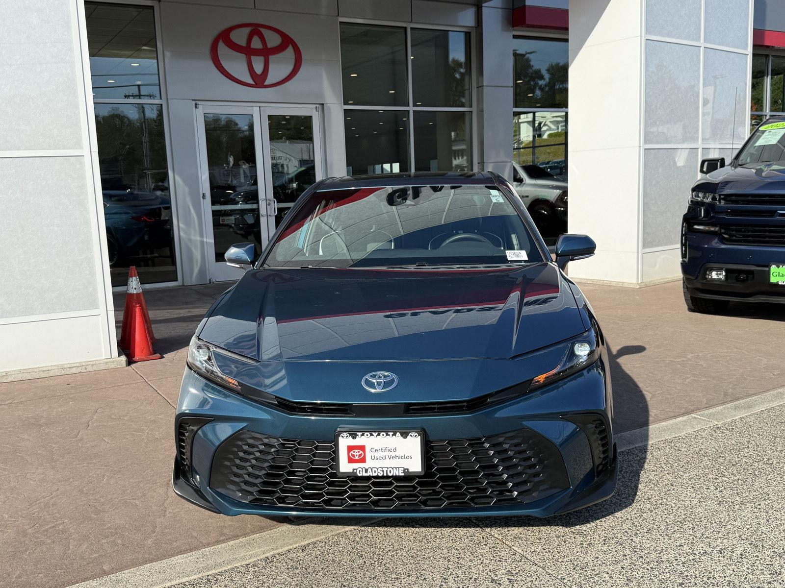 2025 Toyota Camry SE - Photo 11