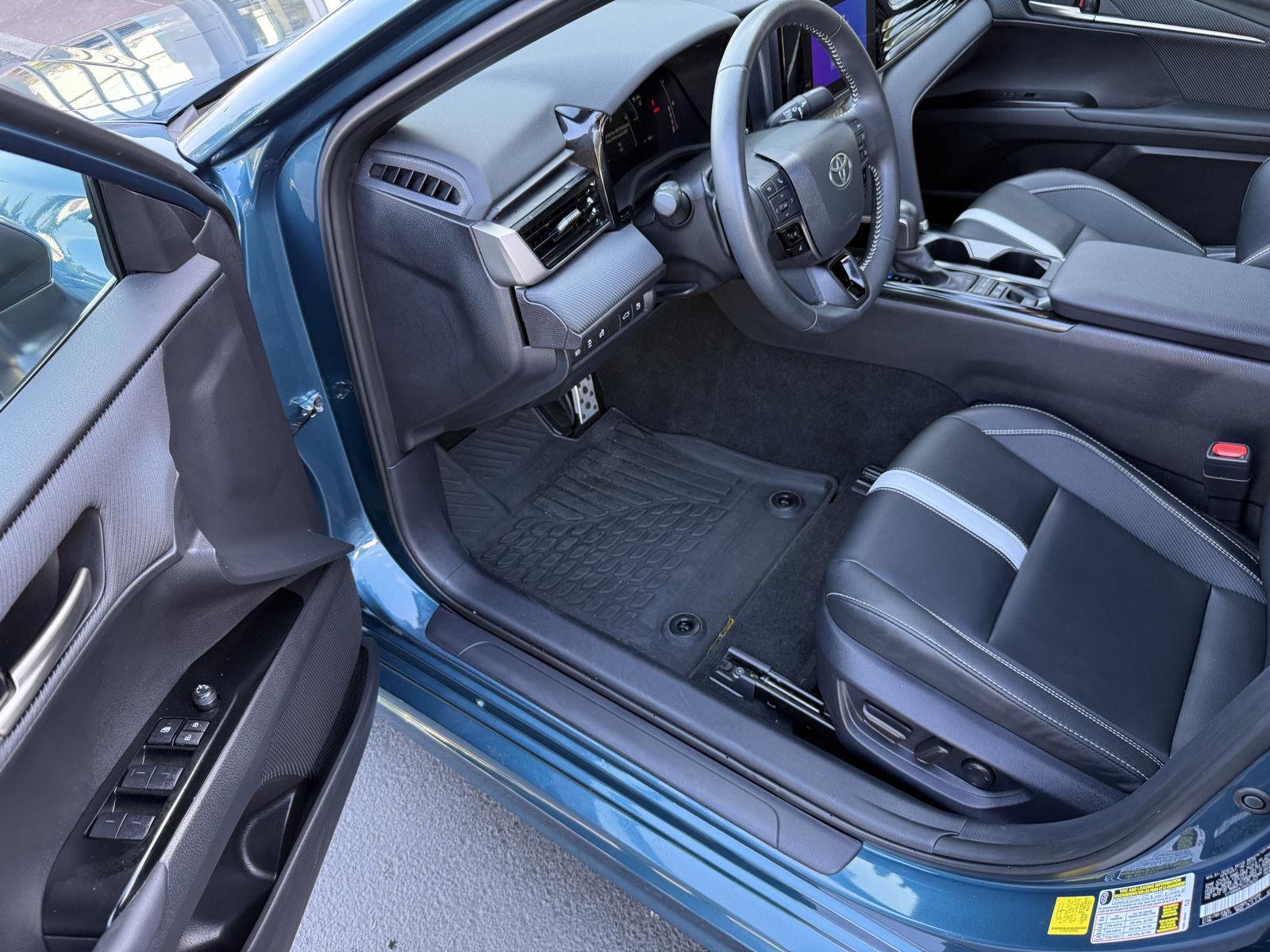 2025 Toyota Camry SE - Photo 13