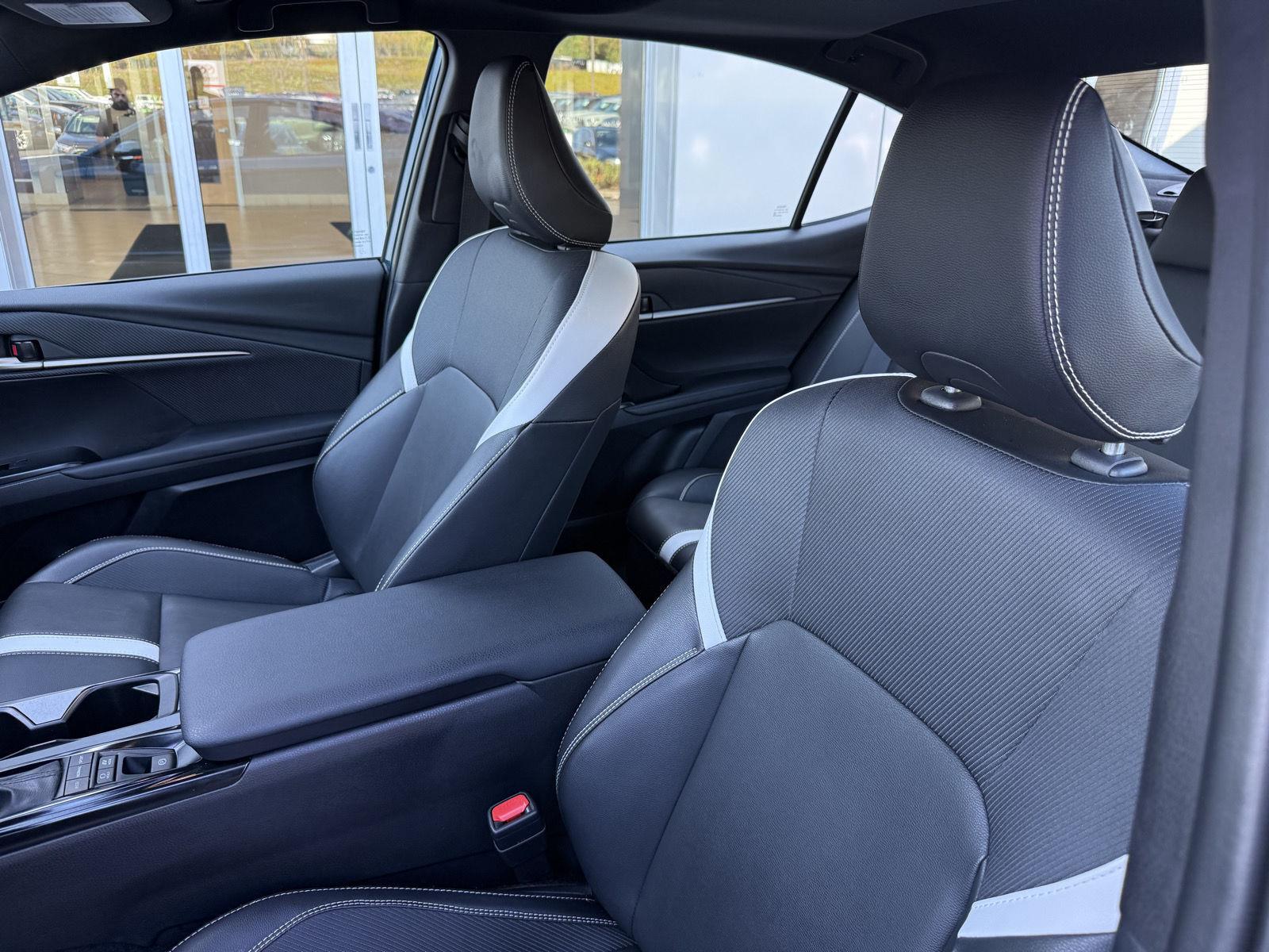 2025 Toyota Camry SE - Photo 15