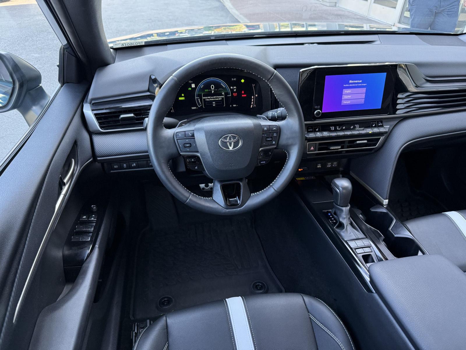 2025 Toyota Camry SE - Photo 18