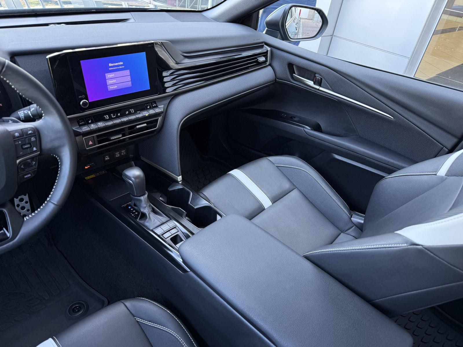 2025 Toyota Camry SE - Photo 19