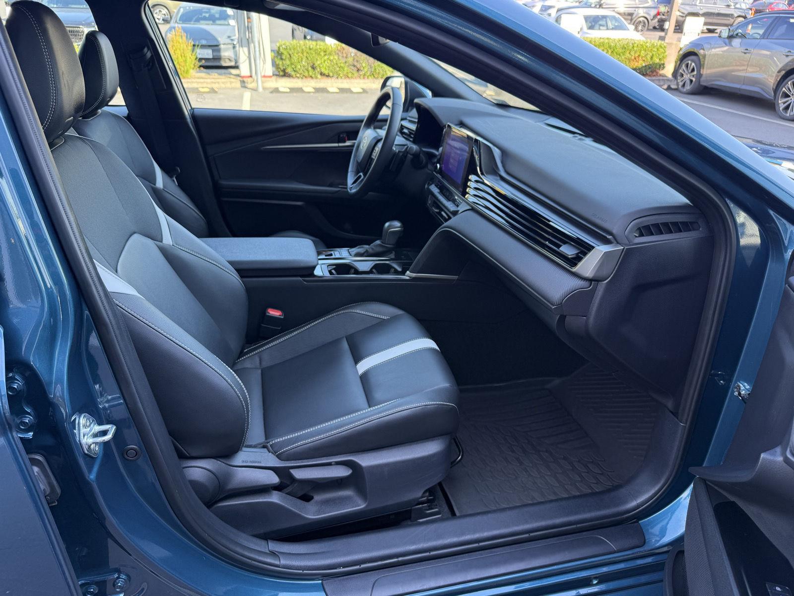 2025 Toyota Camry SE - Photo 22