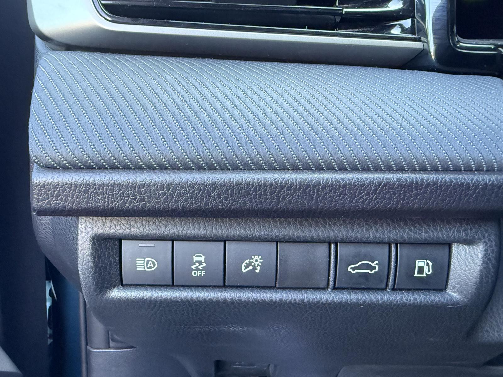 2025 Toyota Camry SE - Photo 24