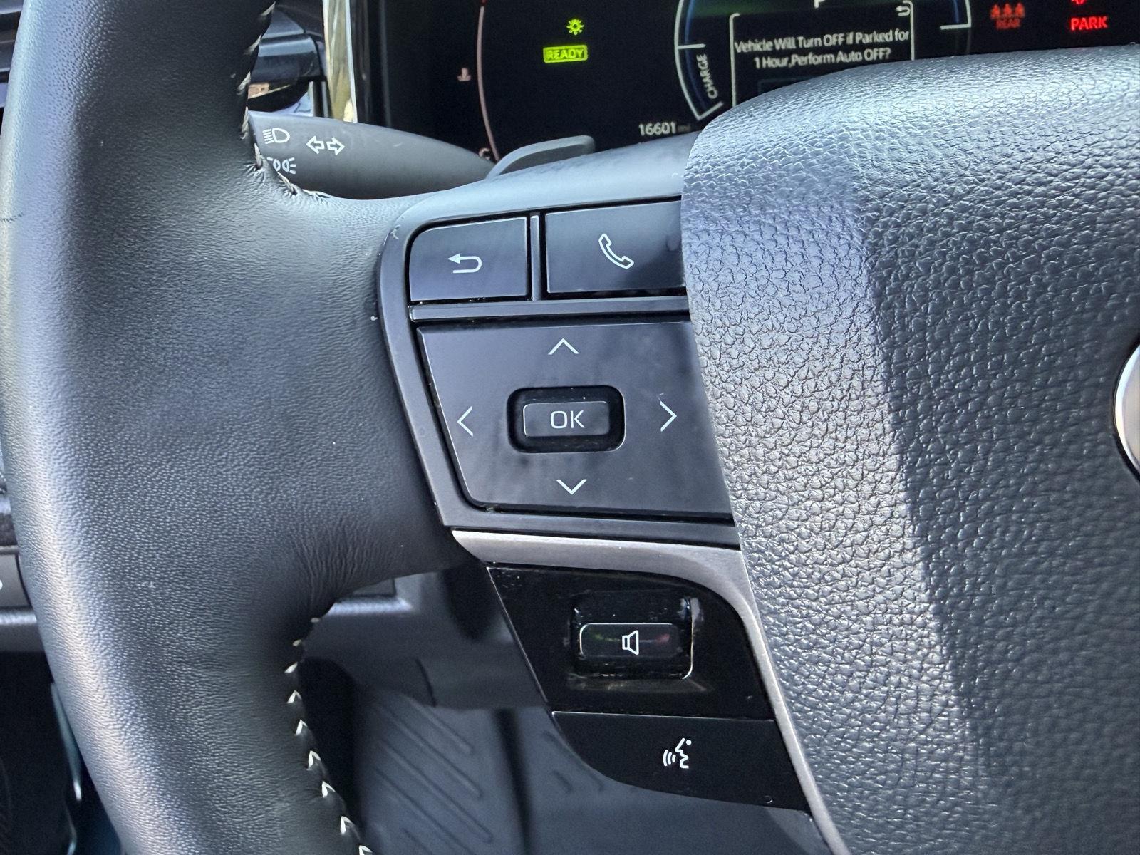 2025 Toyota Camry SE - Photo 25