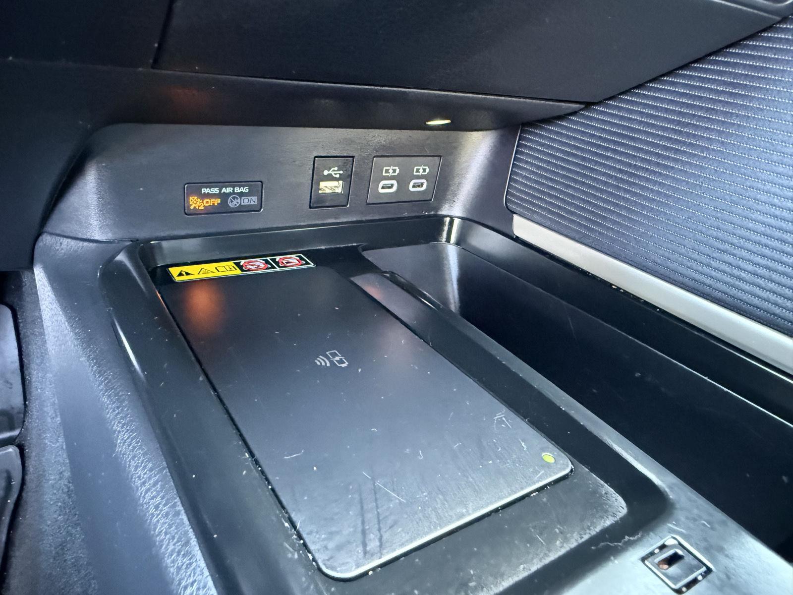 2025 Toyota Camry SE - Photo 29