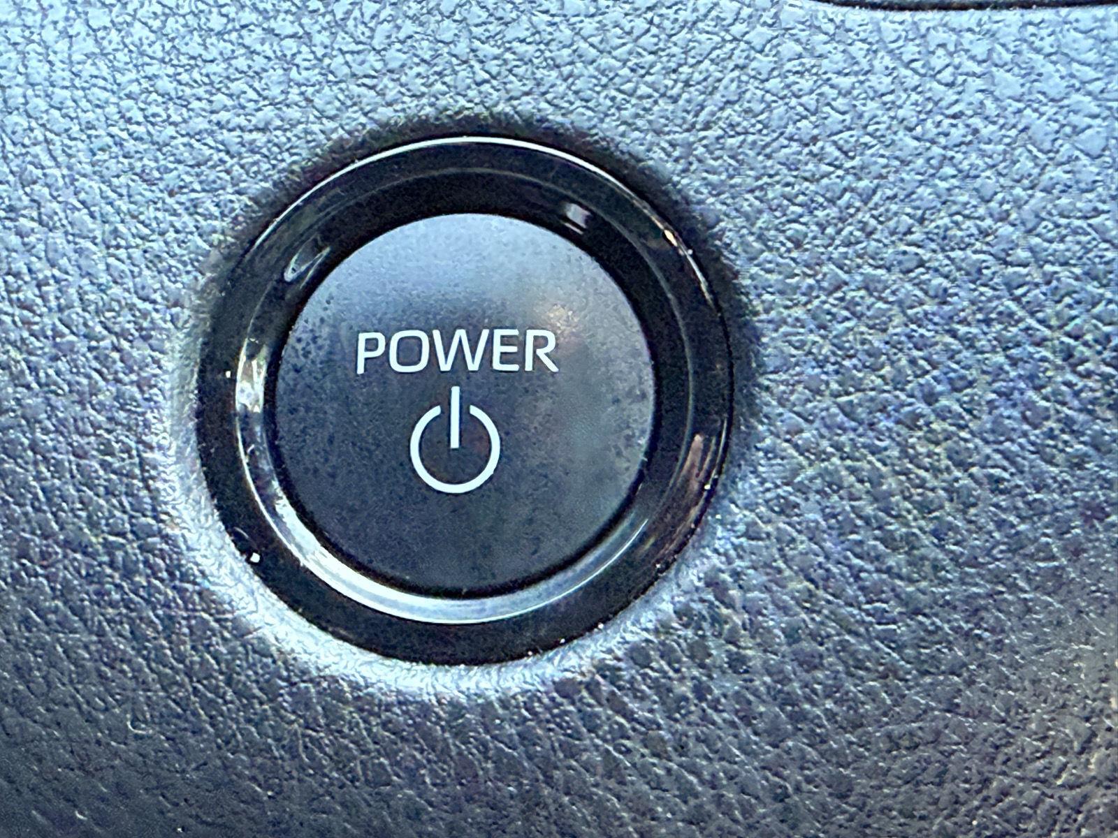 2025 Toyota Camry SE - Photo 31