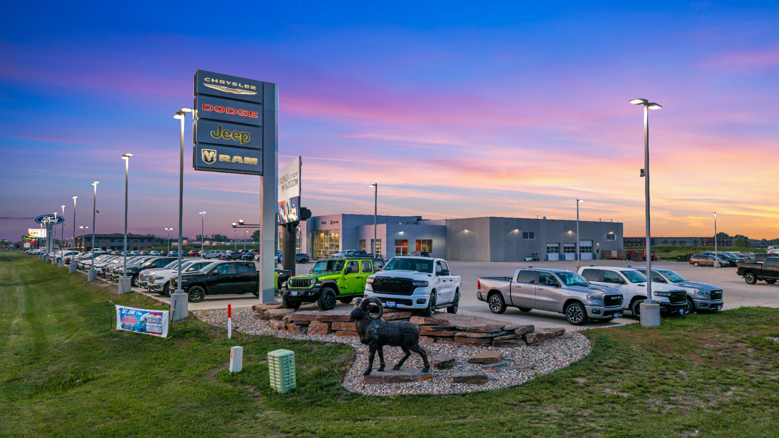 Used 2018 Nightfall Gray Metallic Chevrolet Premier image 9