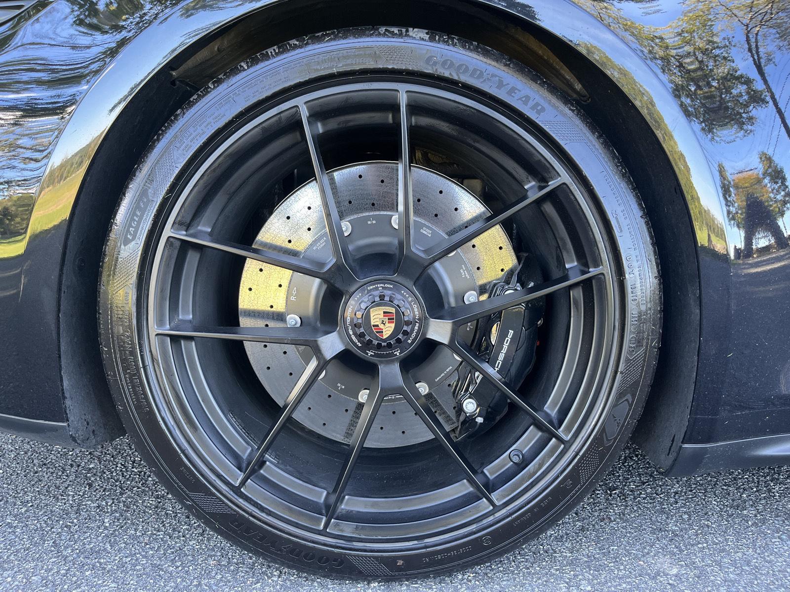 2025 Porsche 911 4 GTS photo 32