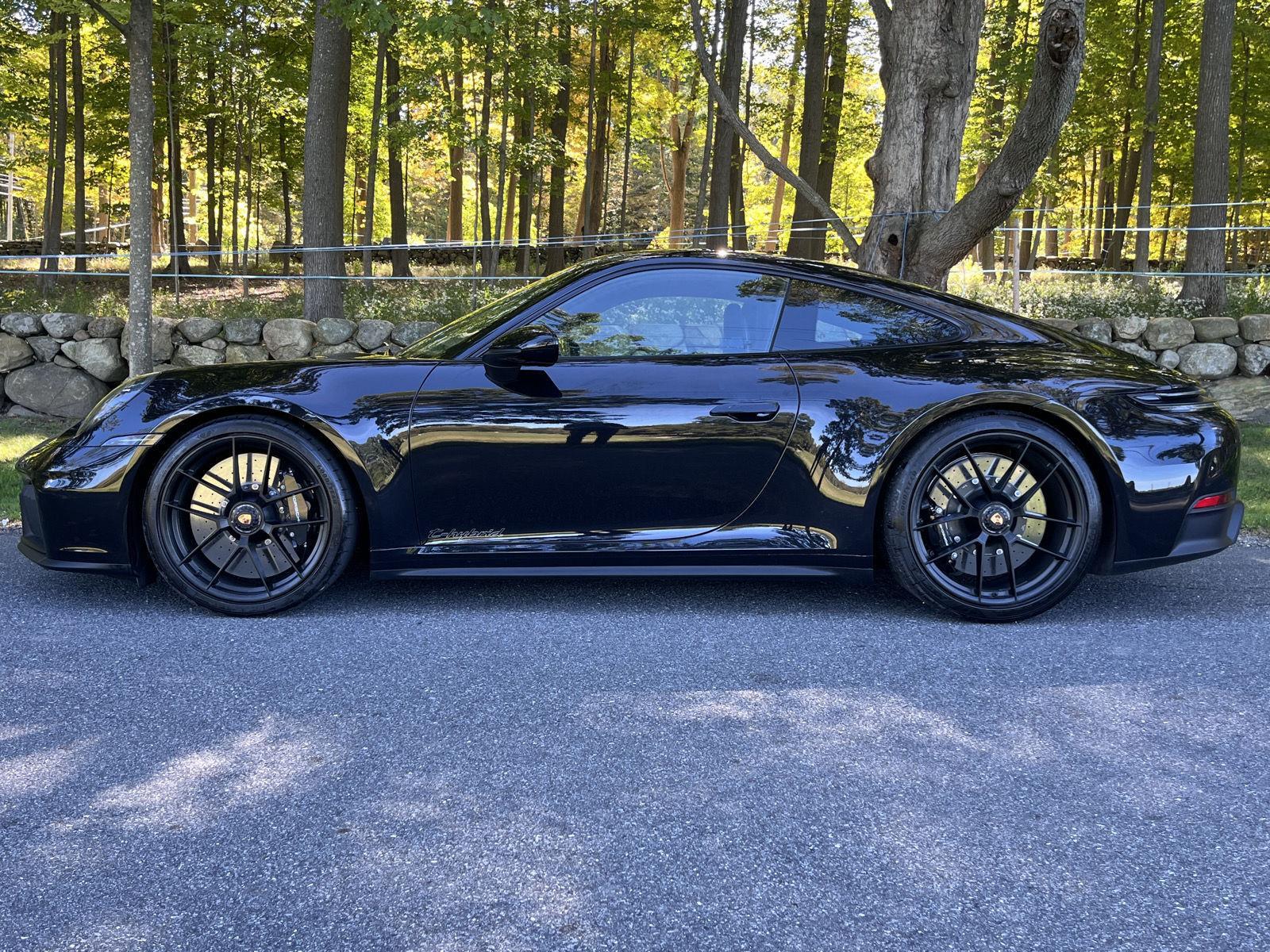 2025 Porsche 911 4 GTS photo 24