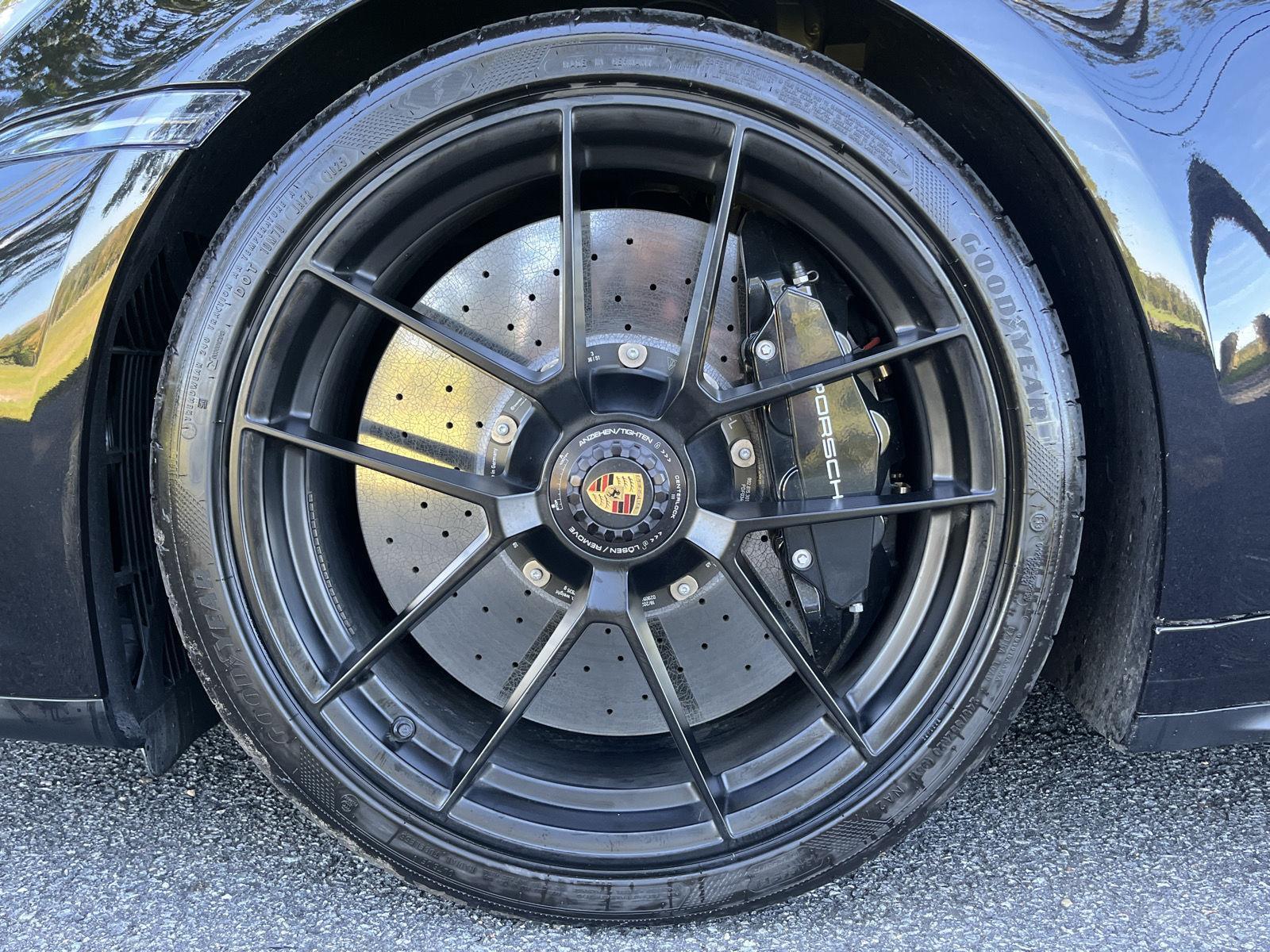 2025 Porsche 911 4 GTS photo 34