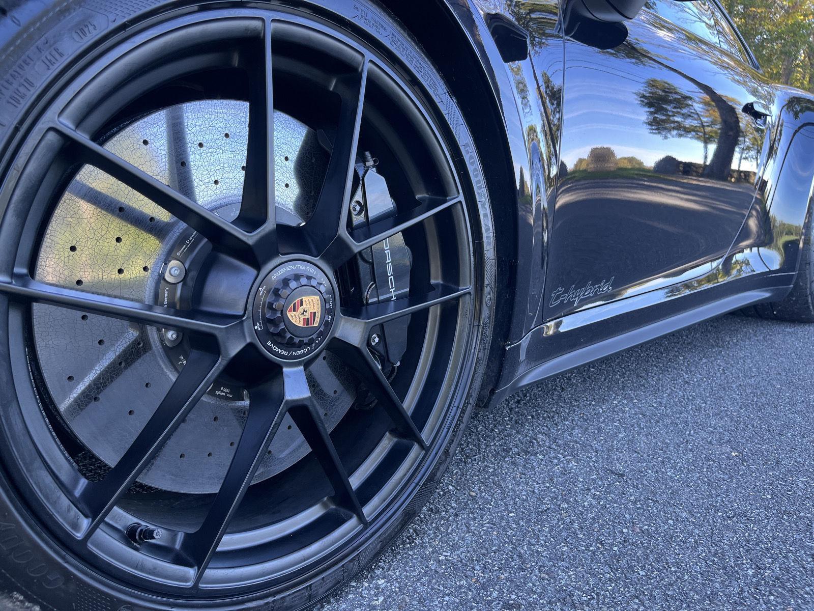 2025 Porsche 911 4 GTS photo 36