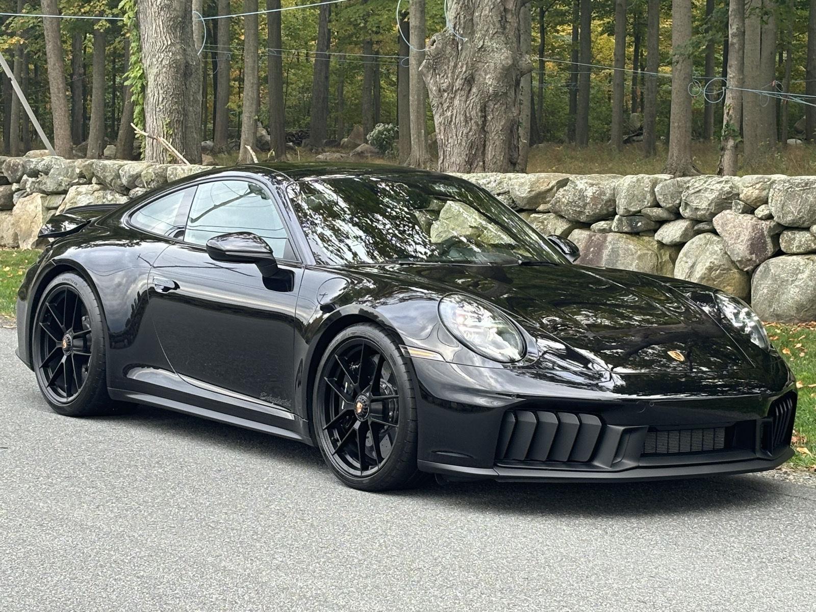 2025 Porsche 911 4 GTS photo 17