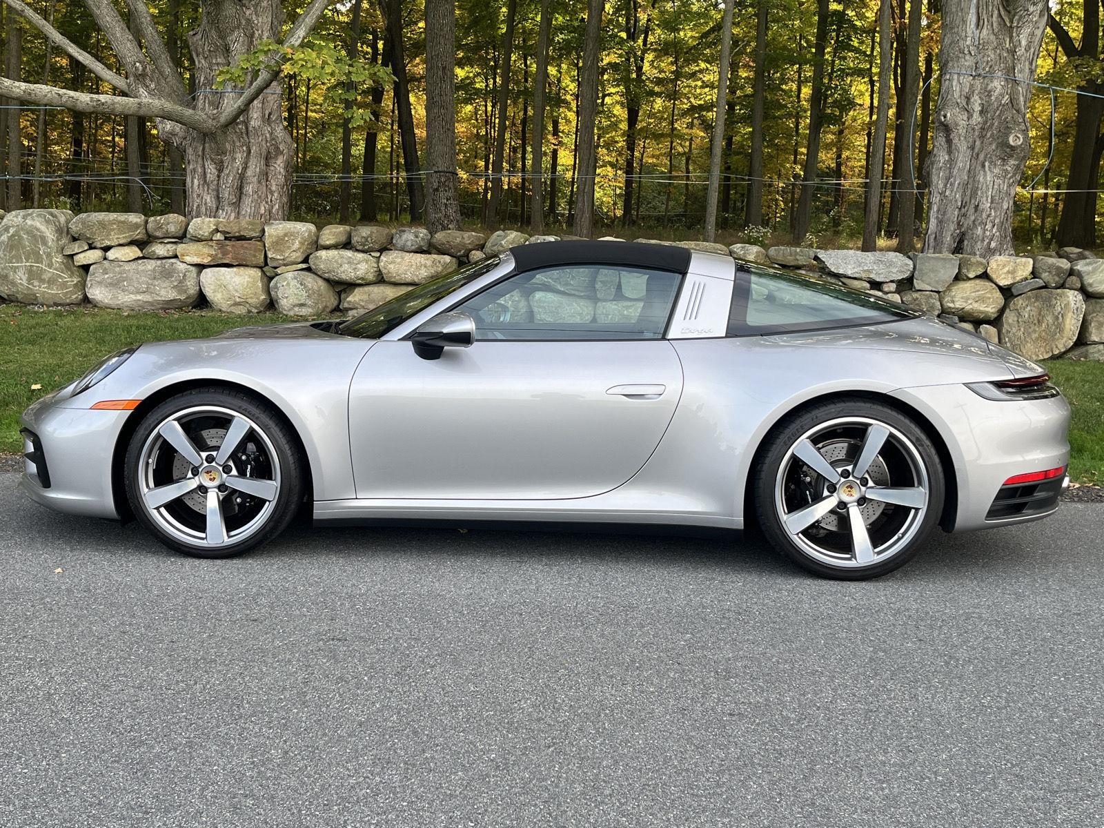 2022 Porsche 911 Targa 4S 4 GTS photo 18