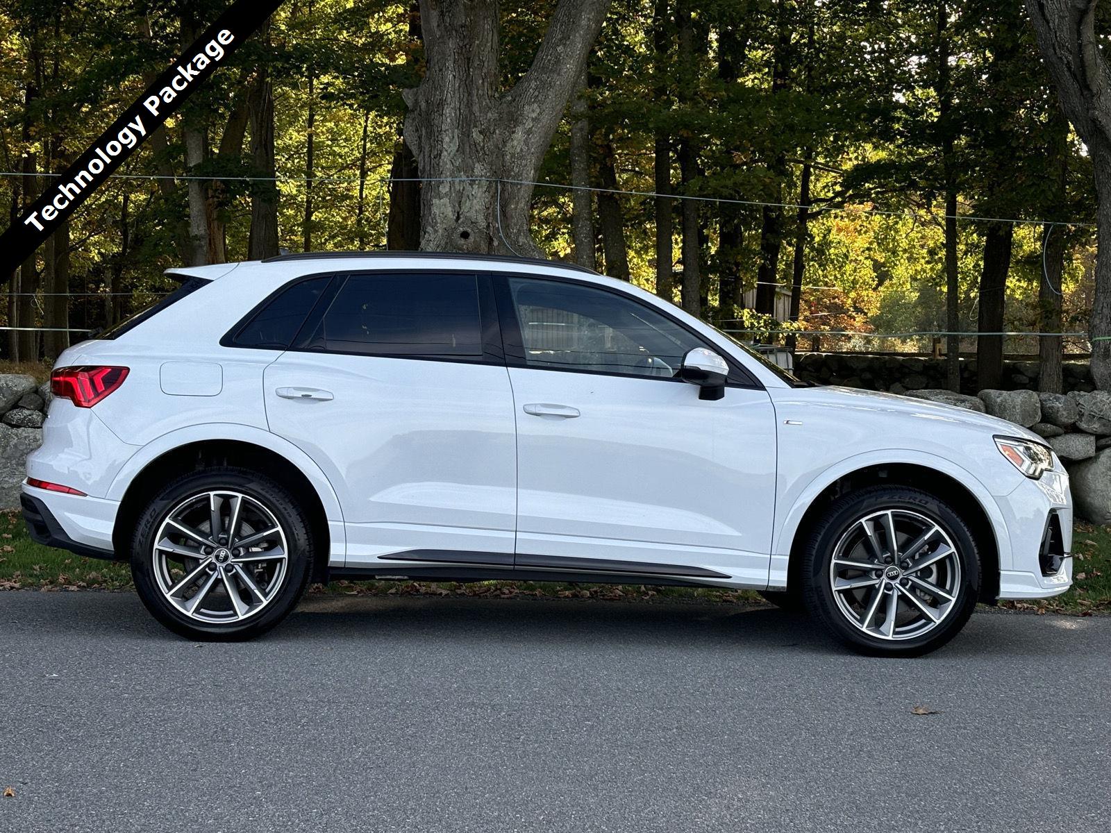 2023 Audi Q3 S line Premium Plus photo 2