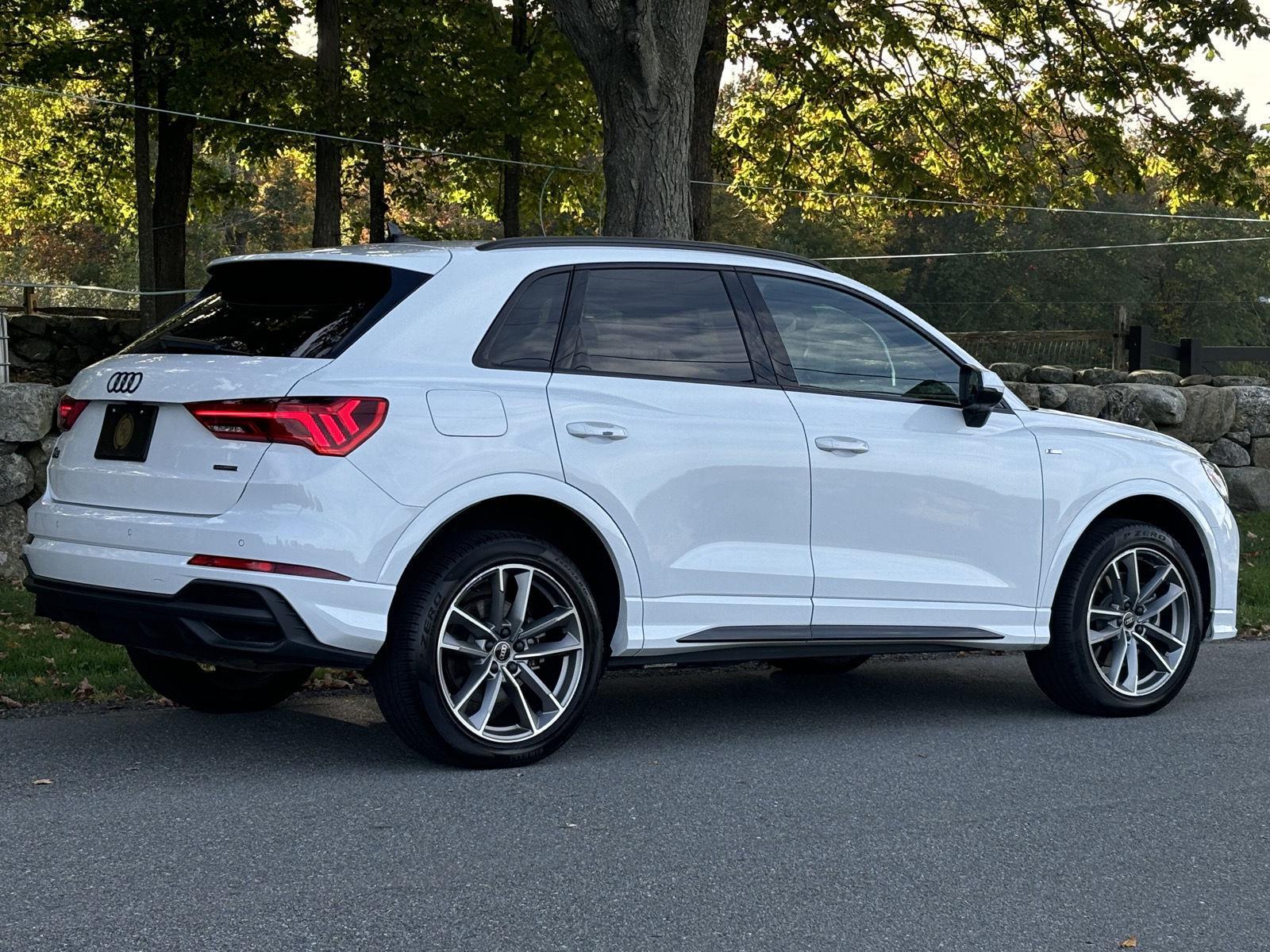 2023 Audi Q3 S line Premium Plus photo 18
